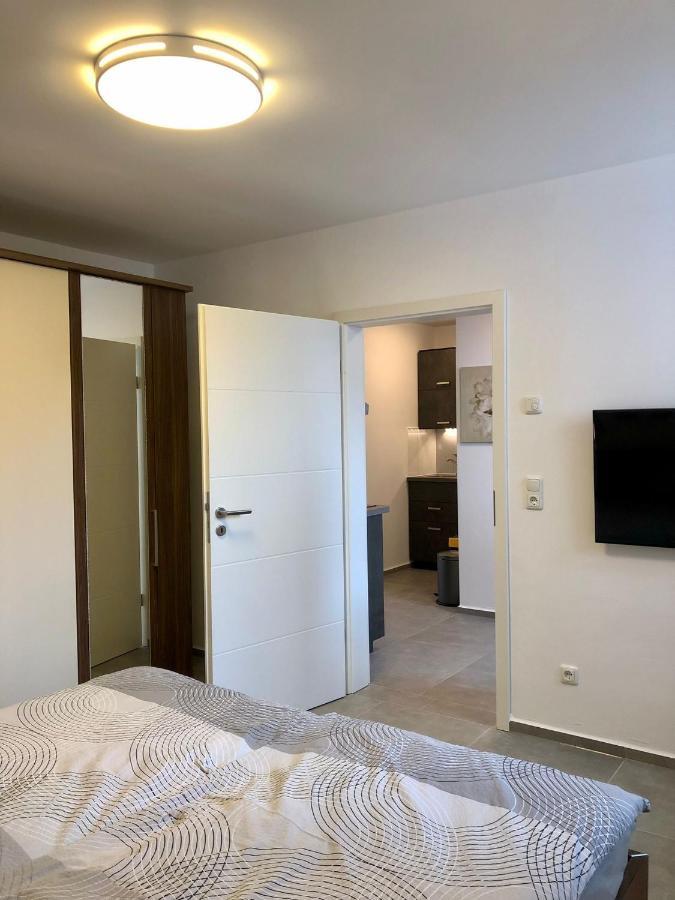 Erdgeschoss-appartement Mit Seeterasse * Ahrensbok